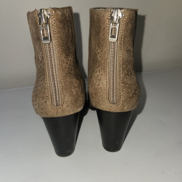 Call it Spring ankle boots - Picture 3 of 4